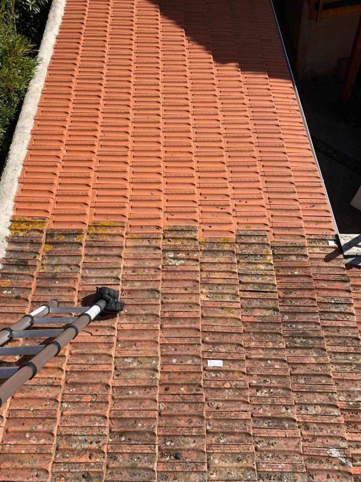 Nettoyage de toiture en cours Montpellier
