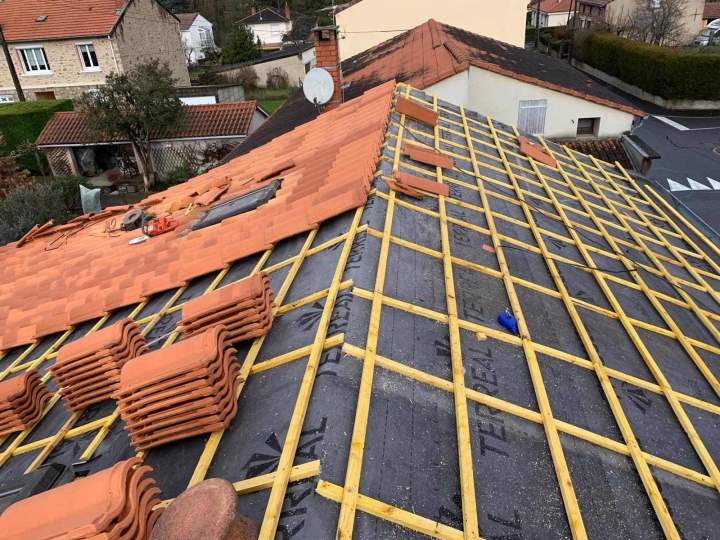 Pose nouvelle couverture traditionnelle en tuiles terre cuite Montpellier